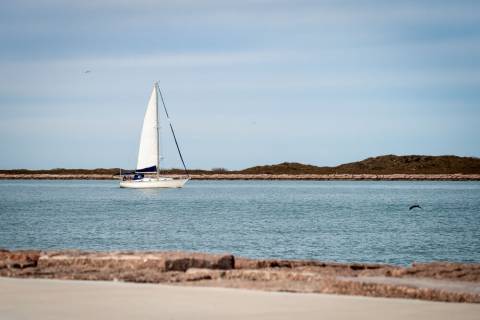 A person sailing on their Port Aransas vacation.